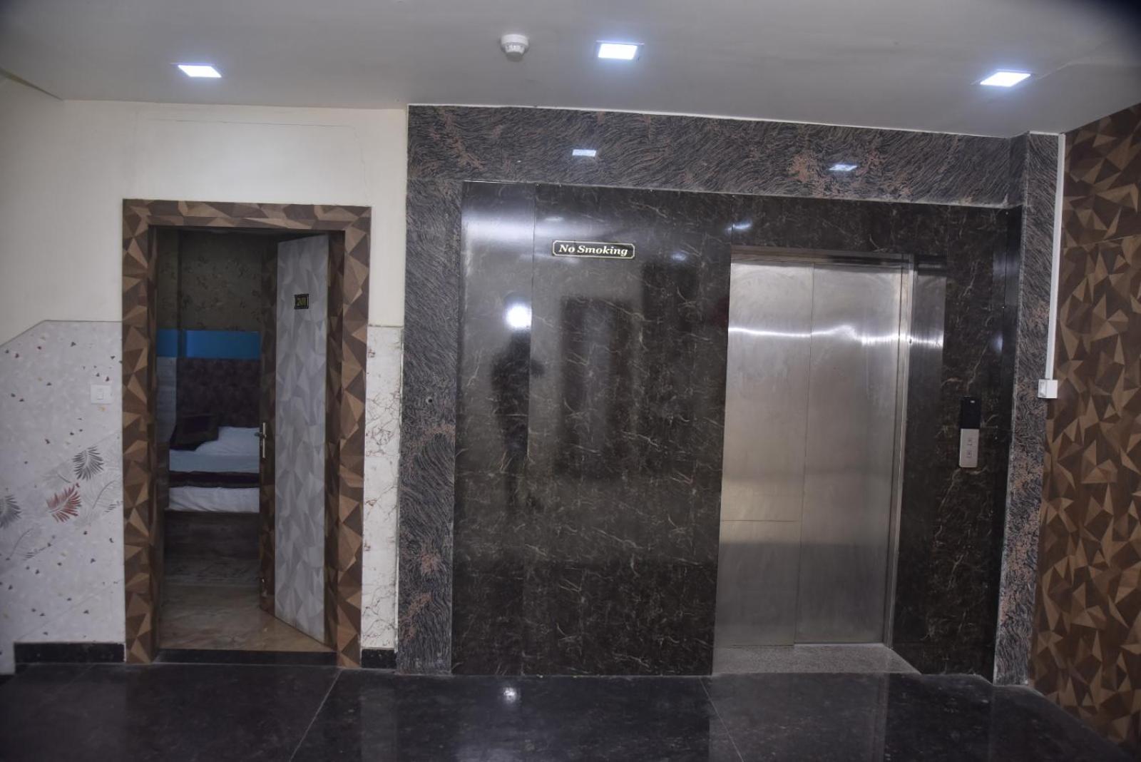 Hotel R S Residency, Varanasi