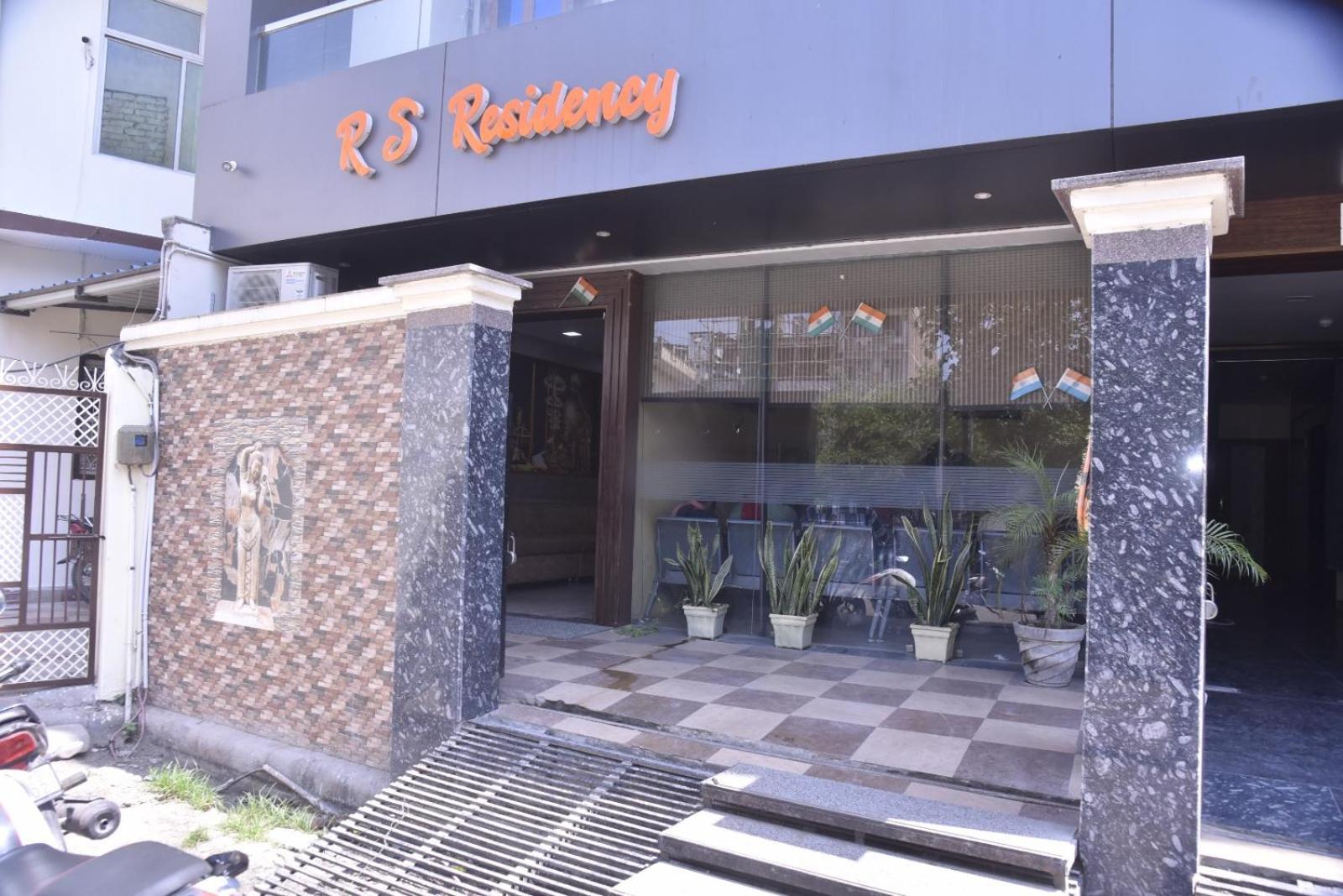 Hotel R S Residency — Photos 1